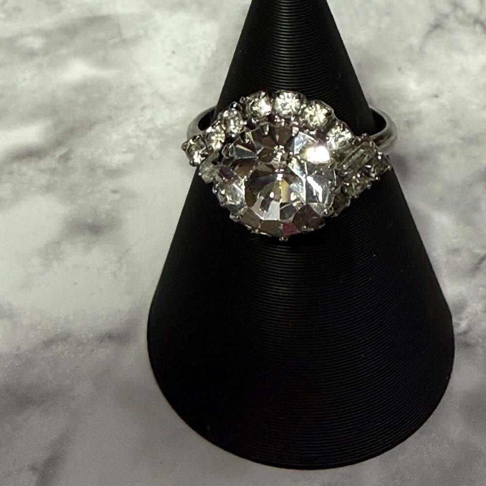 Vintage Art Deco Style Silver Cluster Ring Large Center Stone & Baguette Accents